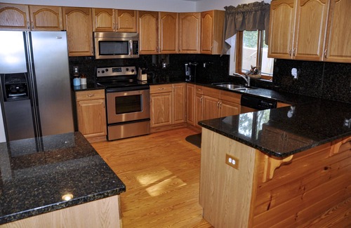 Marble Cabin | Best Family Cabin Rental Wifi, Hot Tub and Pool Table