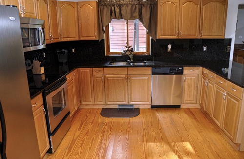 Marble Cabin | Best Family Cabin Rental Wifi, Hot Tub and Pool Table