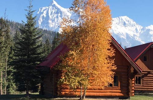 Golden House | Best in Class Deluxe Chalet - Cabin No. 18