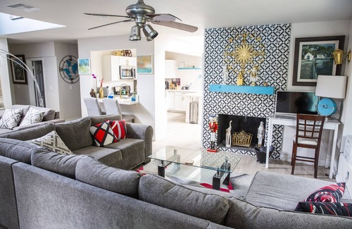 Las Vegas House | Best in Vegas!7 Bedroom/12 beds -Sauna, Jacuzzi, Tropical, Golf, CLOSE TO STRIP!