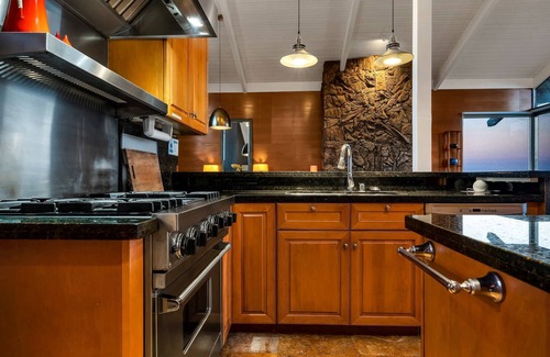 Hollywood Hills West House | "Best Jet Liner Views" in LA on "Staycation" show Dogs Ok