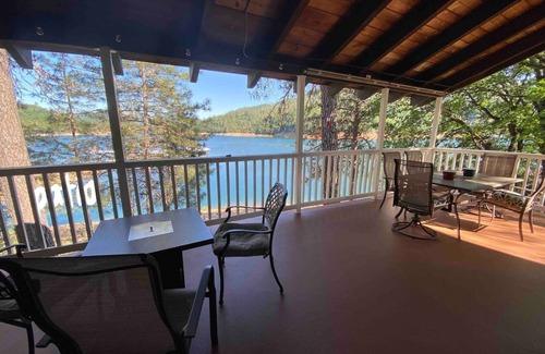 Lakehead House | Best Lakefront Location on Shasta Lake - Marina - Shasta Lakeshore Retreat #3