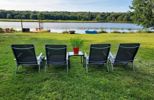 Albrightsville House | BEST LAKEFRONT OASIS IN POCONOSnBEACH, HOT TUB, KAYAKS GAME ROOM, ON 1 ACRE