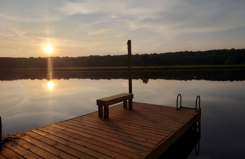 Albrightsville House | BEST LAKEFRONT OASIS IN POCONOSnBEACH, HOT TUB, KAYAKS GAME ROOM, ON 1 ACRE