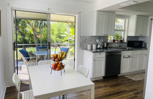 Central Naples House | Best location, 1.6m to the beach. Long stay 20% discount