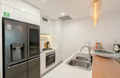 Spring Hill Apartment | Best Location 2-Bed with Gym Pool 7-min From CBD