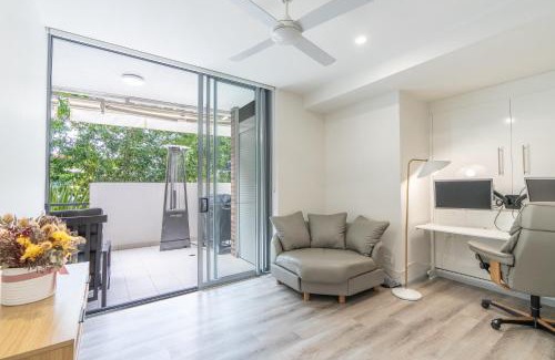 Spring Hill Apartment | Best Location 2-Bed with Gym Pool 7-min From CBD