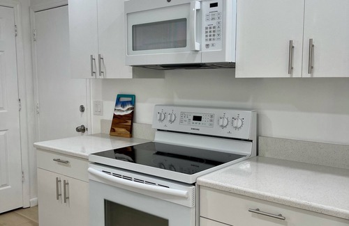 The Villages House | Best location, dog friendly, and gas golf cart included!