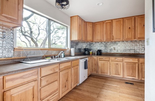 Wimberley House | BEST LOCATION! Hill Country Paradise on 2 Acres, 2 PM Checkout, Sleeps 10