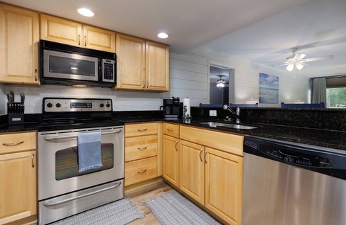 Biloxi Condo | Best location in Biloxi… Short walk to the beach, casino, dining, and coliseum!