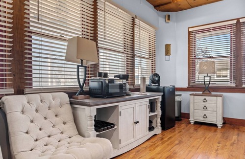 Oriental Apartment | Best Location in Oriental, NC! 2 Queens!