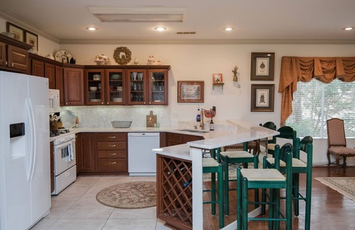 Milledgeville House | BEST Location, Luxury, Spacious, Kayaks, Fire Pit, Dock! Each BR HAS A BATHROOM!