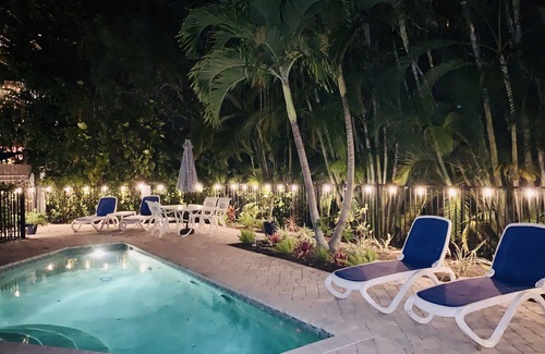 Anna Maria House | BEST LOCATION! NORTH END OF ANNA MARIA, FL , STEPS TO BEACH & DINING , UNIT B