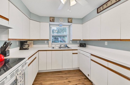 Anna Maria House | BEST LOCATION! NORTH END OF ANNA MARIA, FL STEPS TO BEACH & DINING - UPPER UNIT