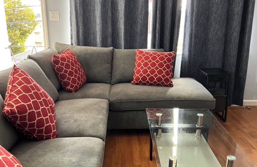 Adams Point Apartment | Best location of Oakland Lake Merritt Park & Gardens. New remodeled & furnished