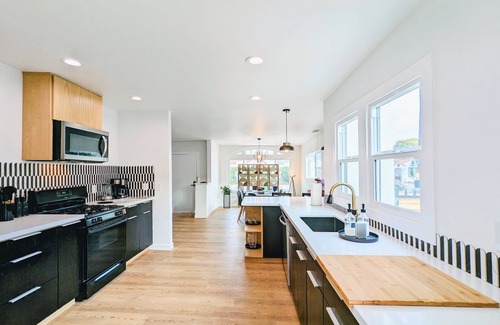 Los Angeles House | Best Location! Sunny & LUX LA home near everything