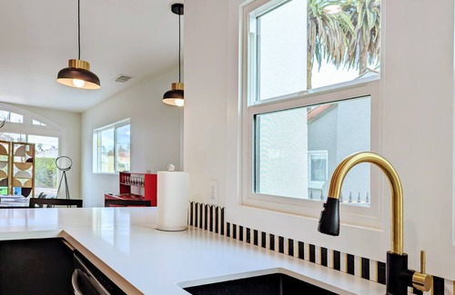 Los Angeles House | Best Location! Sunny & LUX LA home near everything