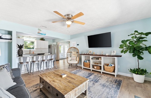 Silver Sands House | Best Location in PCB! Walk to everything. 3 min stroll to beach, food, bars.