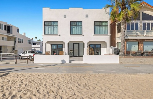 Newport Beach Apartment | Best Modern Oceanview Unit 8 in Boardwalk