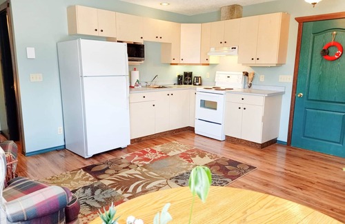 Golden Apartment | Best Mountain Views! Sauna, AC & Adventure Awaits