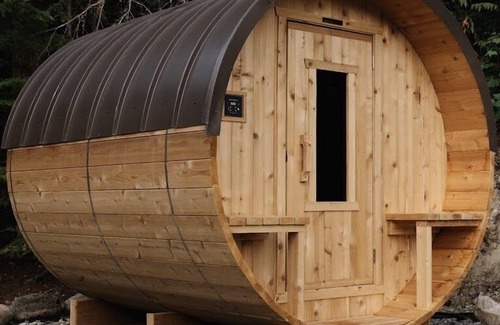 Golden Apartment | Best Mountain Views! Sauna, AC & Adventure Awaits