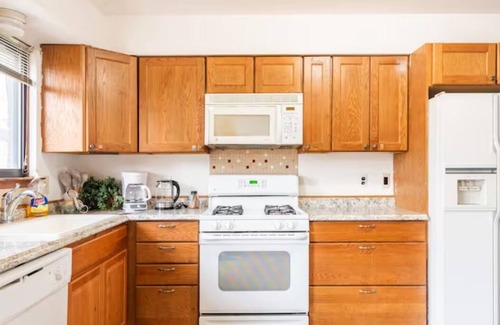 Livonia House | Best Neighborhood home - 15 min to Detroit - 25 min to Ann Arbor