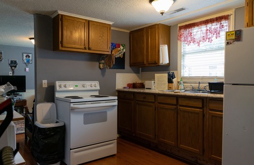 North Charleston House | Best of both worlds in Charleston!