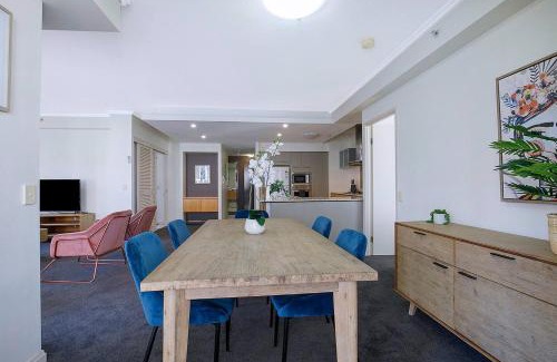 Brisbane Central Business District Apartment | Best of Brissie - Chic Resort-style CBD Living