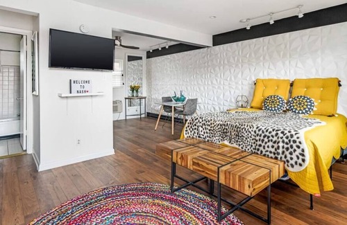 Melrose Apartment | Best Of Nashville - Award Winning, Top Floor Studio and Pool