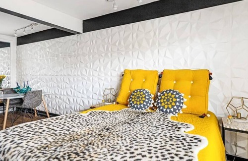 Melrose Apartment | Best Of Nashville - Award Winning, Top Floor Studio and Pool