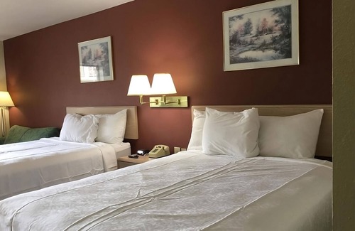 Cabot Resort | Best Pick for a Staycation in Cabot! Comes w/Free Parking & Breakfast, Pool!