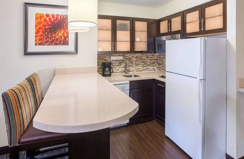 Dunwoody Apartment | Best Place to Stay in Atlanta! Swimming Pool, Free Breakfast, Pet-friendly!