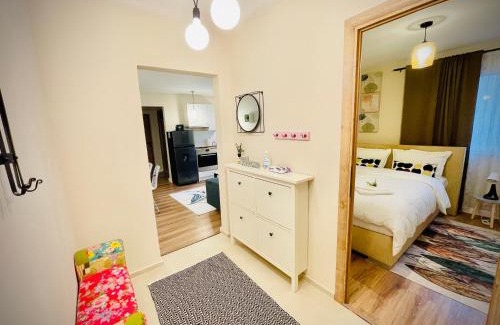 Resita Apartment | Best place to stay-Self check in-24h