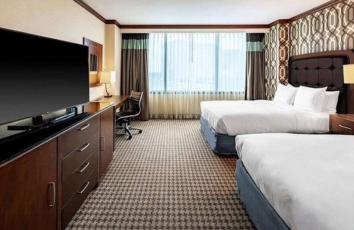 Alexandria West Hotel | Best Place to Unwind! 2 Swimming Pools, Onsite Parking, Pets Allowed!