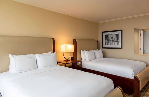 Alexandria West Hotel | Best Place to Unwind! 2 Swimming Pools, Onsite Parking, Pets Allowed!