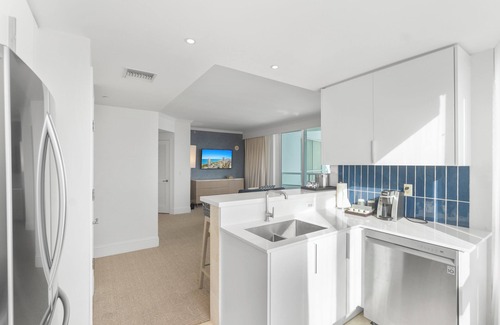Mid Beach Hotel | Best Rates! Remodeled Gorgeous 1BR/2Bath Corner Unit Oceanview Free Spa Passes