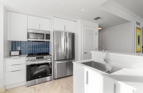 Mid Beach Hotel | Best Rates! Remodeled Gorgeous 1BR/2Bath Corner Unit Oceanview Free Spa Passes