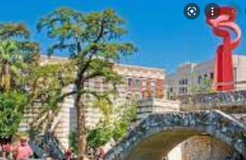 Mahncke Park House | Best SA FarmHouse w/King Bed-Wifi-Rodeo Bull on Fiesta Strip & MANY Attractions