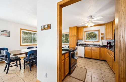 Baileys Harbor House | Best Sand Beach on Lke Mich for 14! - Labor Day Weeknd/Fall 2025 Still Avail!