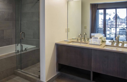 Breckenridge Cabin | BEST Ski in/Ski out! Grand Colorado Peak 8! Two Bedroom. Sleeps 8.