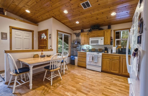 Truckee Condo | Best Tahoe Donner Location. EV Charger. Fast WiFi. Unlimited Hot Water.