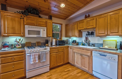 Truckee Condo | Best Tahoe Donner Location. EV Charger. Fast WiFi. Unlimited Hot Water.