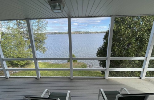 Otis House | Best Vacation Lake House