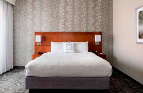 Middletown Hotel | Best Value, Quality Stay! Short Drive to Inter' Tennis Hall of Fame & Downtown