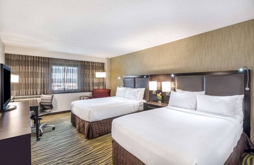 Los Angeles Resort | Best Value, Quality Stay! Close to Automobile Driving Museum, w/Shuttle!