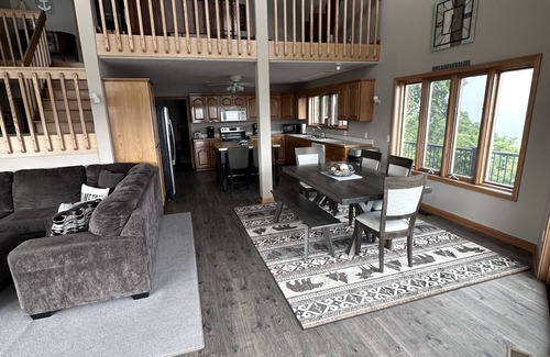 Byrdstown House | Best View and Location on Dale Hallow Lake!nVery Private and Beautiful.