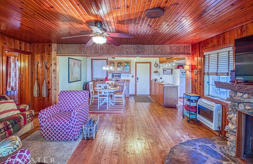 Jasper Cabin | Best View! Beautiful Ozarks cabin ON rim of AR Grand Canyon! Many new updates