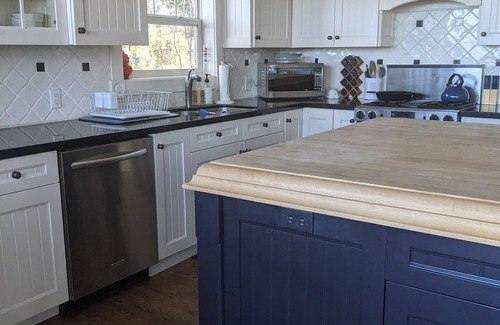 Prescott House | Best View in Prescott, 5 min to DT, Hot Tub, King sized bed!