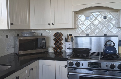 Prescott House | Best View in Prescott, 5 min to DT, Hot Tub, King sized bed!