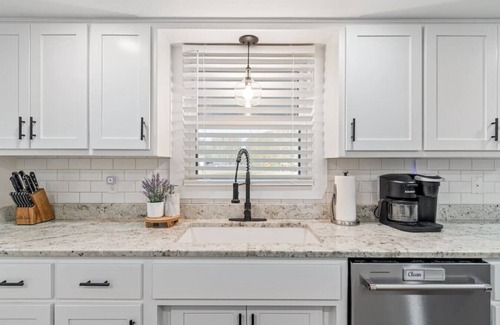 Winchester House | Best Views on Lake, TIki Hut, Boat Rental + More